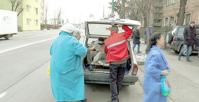 Pacienţii, ţinuţi în  portbagaj precum  sacii de cartofi