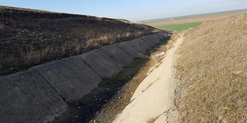 Baraj FOTO Apele Române jpg