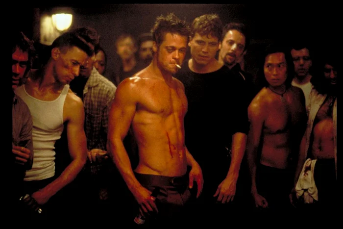 Brad Pitt şi Edward Norton au fost protagoniştii ecranizării romanului „Fight Club“ FOTO cinemagia.ro