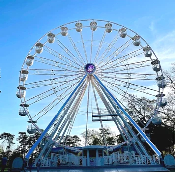 Prima roată panoramică cu oglinzi la Târgul de Paște de la Craiova foto Yolo media 