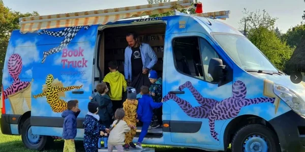 booktruck jpg