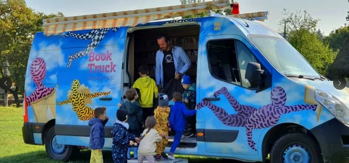 Booktruck înseamnă și evenimente culturale pentru copii, precum teatru sau filme de animație