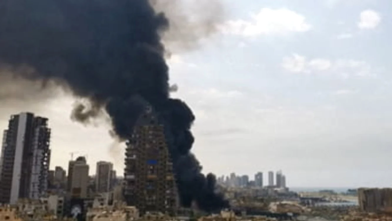 
    Un incendiu masiv s-a declanșat joi în portul Beirut Sursă foto: Captură video   