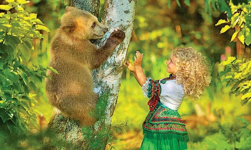 Uriaşul cu suflet de artist pozează inclusiv cu copilaşi jpeg