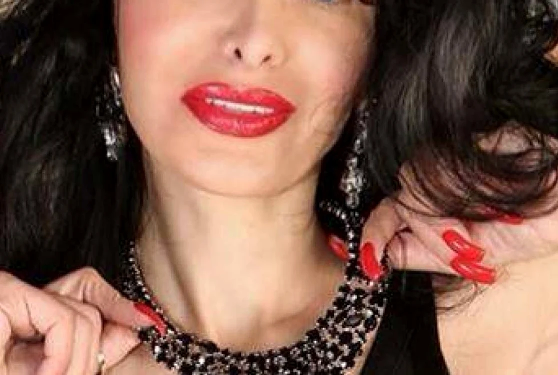 
    Consuela Di Monaco vrea să o depăşească pe Nicoleta Luciu Foto: Captură Prima TV  