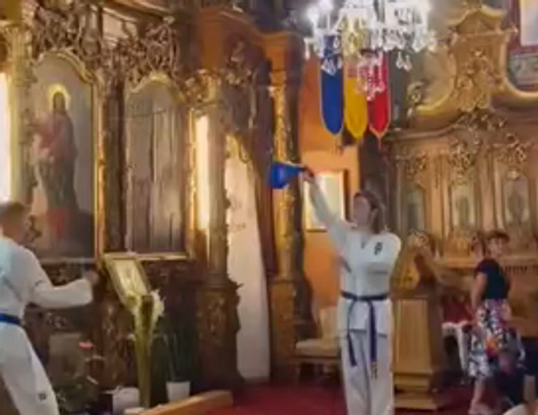 Isterie pe internet. Imagini dintr-o biserică aspru criticate: „Cuib de năpârci”, „Circ și pâine în casa dracilor”. Ce spun reprezentanții parohiei VIDEO