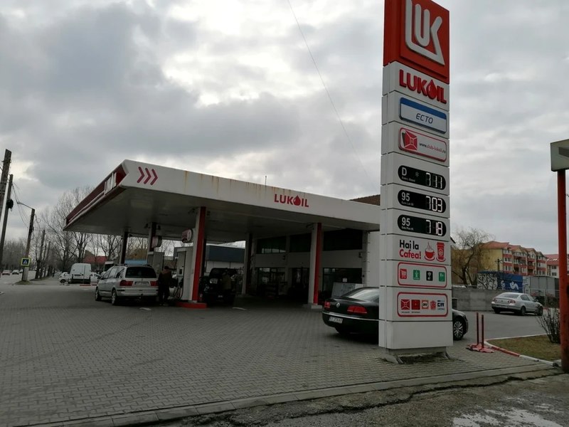 ANPC a dispus oprirea temporară a prestării serviciilor pentru 4 staţii din reţeaua Lukoil