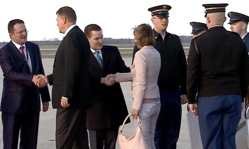 Carmen Iohannis, a purtat o ținută casual la o vizită oficială jpeg