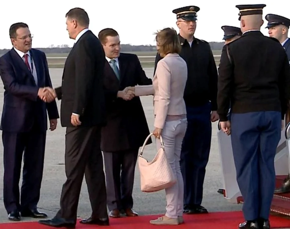 Carmen Iohannis, a purtat o ținută casual la o vizită oficială
