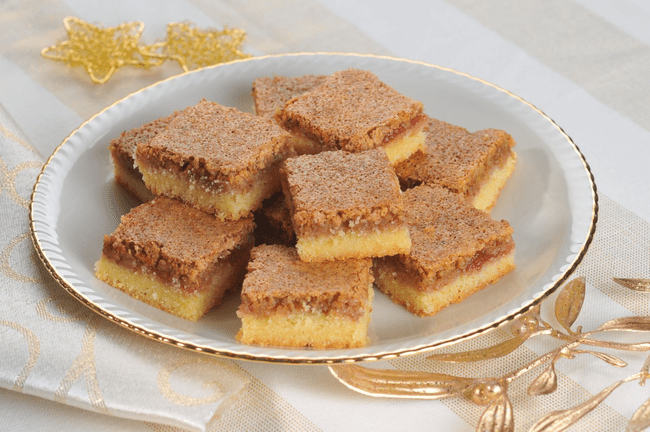 Prăjitură turnată cu mere de post. Un desert simplu și economic, ideal în post