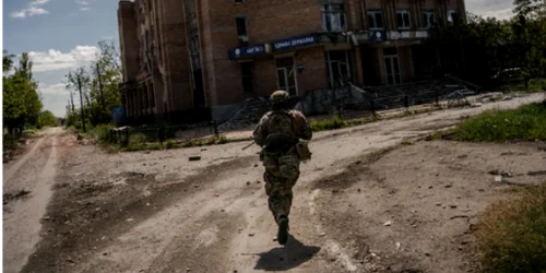 Lunetişti în Marinka FOTO captură Wojciech Grzedzinski/ Washington Post