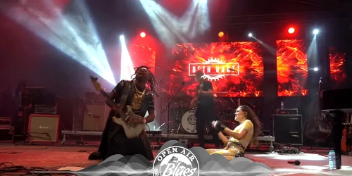 Eric Gales și Beth Hart pe scena Open Air Blues Festival Brezoi din Vâlcea Foto captură YouTube