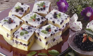 tort cu crema si afine jpeg