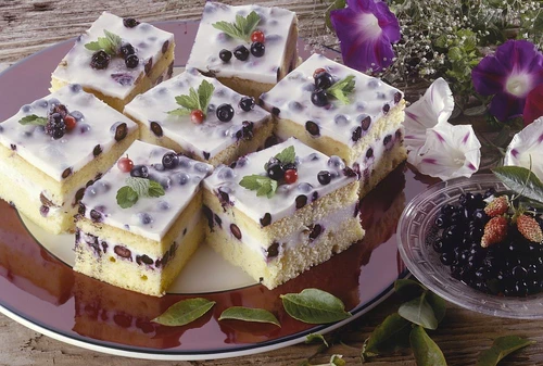 tort cu crema si afine jpeg