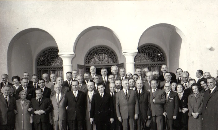 Recepţia de la Snagov, organizată cu prilejul sărbătoririi zilei de 1 mai 1965 (© „Fototeca online a comunismului românesc”, cota: 7/1965)