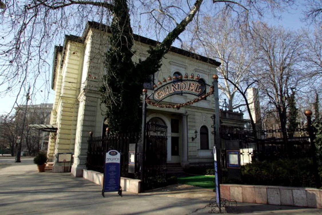 Exteriorul restaurantului Gundel