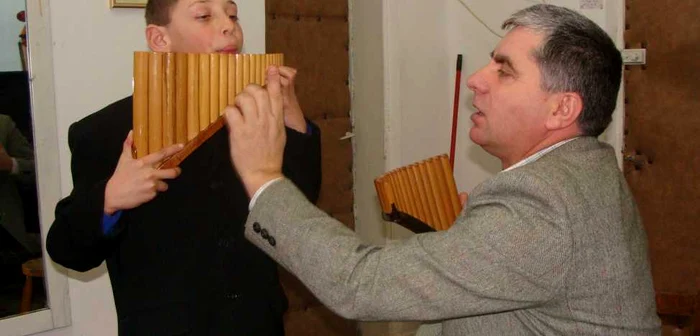 Vasilică a învăţat un cântecel al lui Gheorghe Zamfir