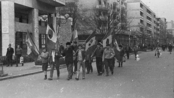 Revoluţia la Piteşti: cu fanfara împotriva teroriştilor jpeg