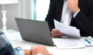 laptop barbat getty images jpg