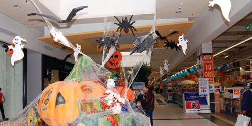 Petrecere de Halloween în weekend