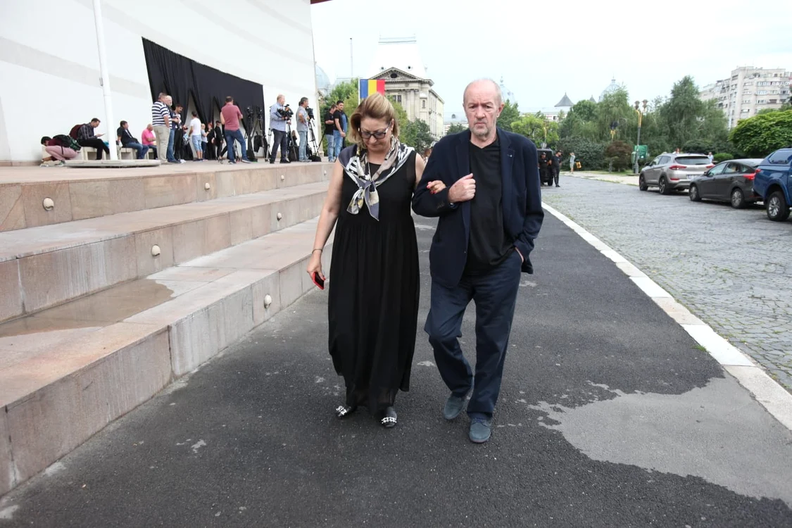 Vladimir Găitan a venit la TNB să-și ia adio de la Florina Cercel, vizibil afectat de moartea actrițeifoto: Florin Şuler