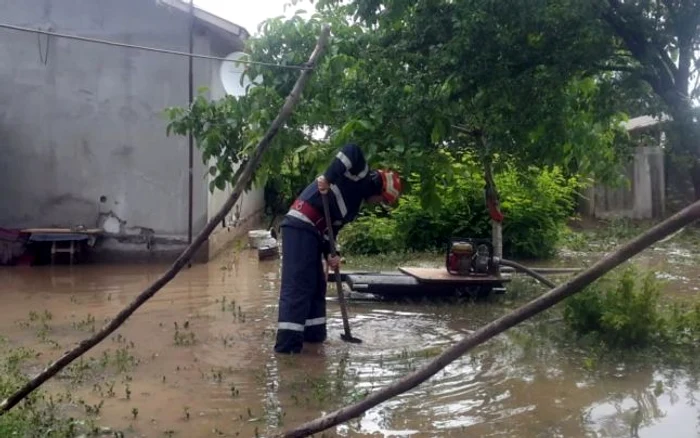 Sute de gospodării au fost inundate FOTO Adevărul