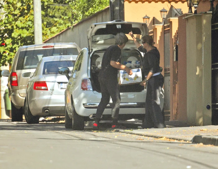 
    Solista a dat o fugă şi prin piaţă, de unde şi-a luat legume proaspeteFoto: Alex Muscaliu  