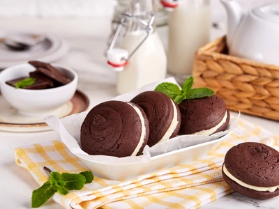 Fursecuri cu crema de vanilie Srusa foto shutterstock 2187774933 jpg