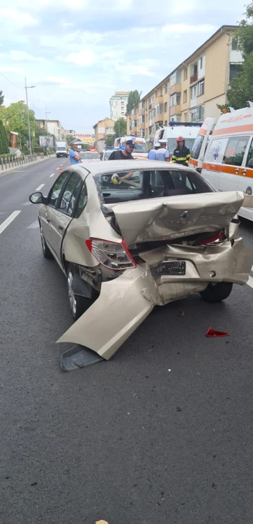 Accident rutier cu patru victime, pe un bulevard din Piteşti