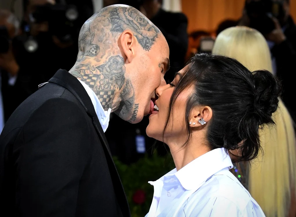 Kourtney Kardashian și Travis Barker s au căsătorit (9) jpg