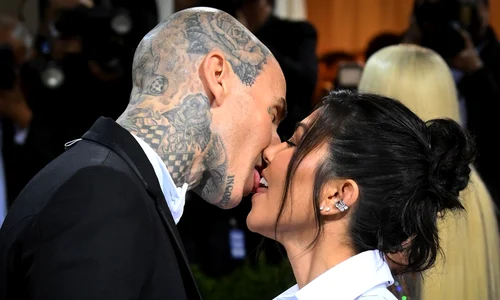 Kourtney Kardashian și Travis Barker s au căsătorit (9) jpg