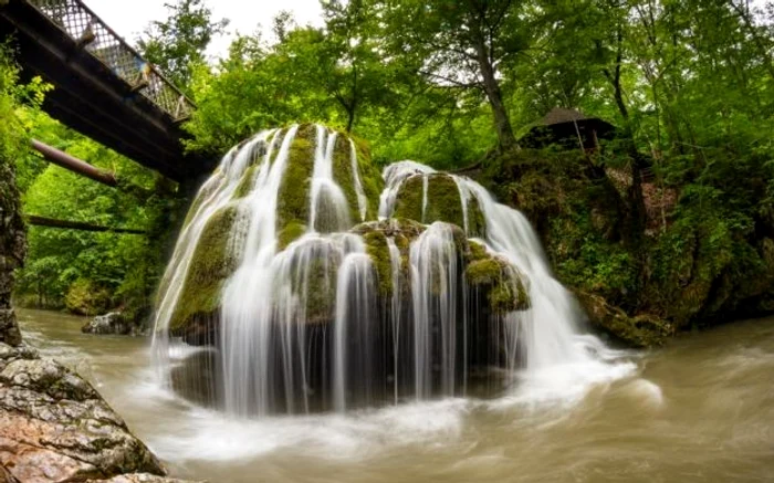 Cascada Bigăr, din Parcul Naţional Cheile Nerei - Beuşniţa, o atracție pentru numeroși turiștifoto: Shutterstock.com