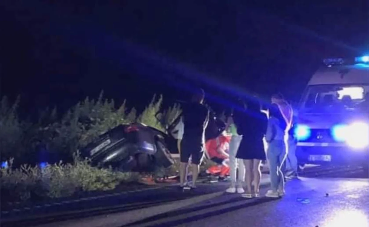
    Accidentul din Bădeana, Vaslui, soldat cu 5 morți, a fost provocat de mașina cu 2 cupluri care plecau în vacanță în GreciaFoto: observator.tv  