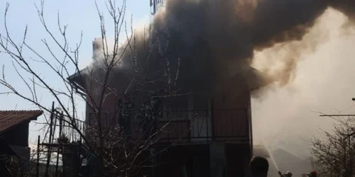 incendiu razvad