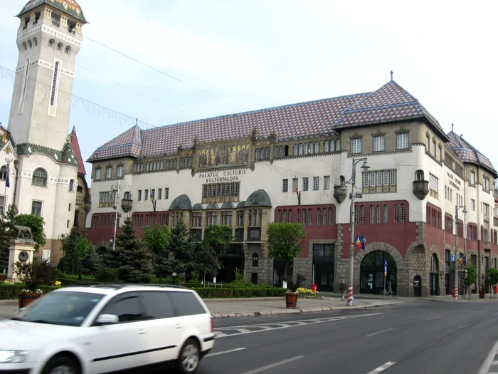 Investiţii importante din bugetul judeţului pentru iluminatul arhitectural al Palatului Culturii
