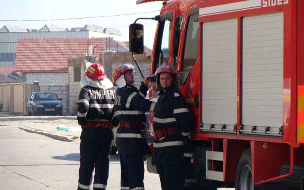 Pompierii au reuşit să evite inundarea altor apartamente 
