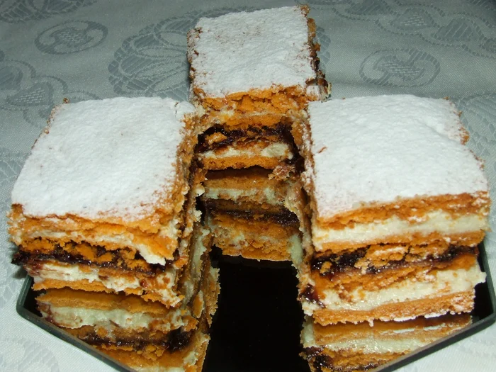 
    Prăjitură cu bulion  