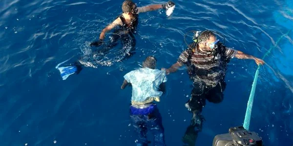 Migrant scos din apele Mării Mediterane FOTO presstv.com