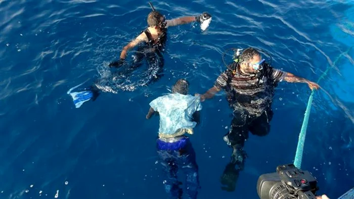 Migrant scos din apele MediteraneI FOTO presstv.com