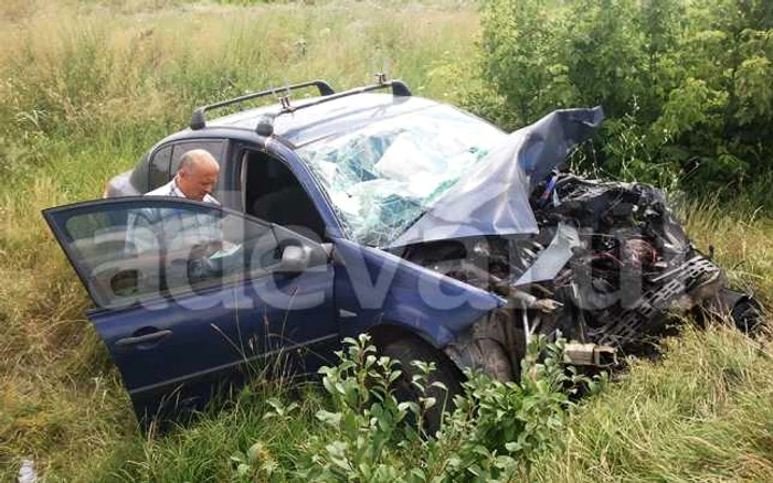 Primarul din Smeeni a scăpat teafăr în urma accidentului rutier  FOTO: Iulian Bunilă