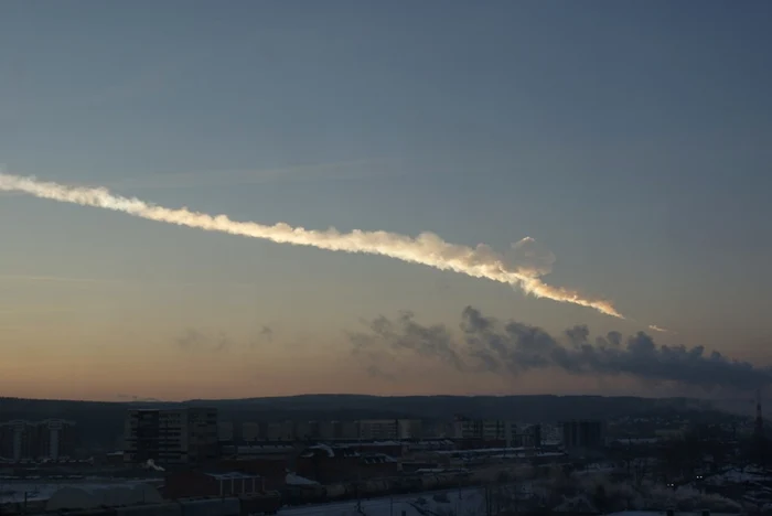 Un meteorit a căzut în Siberia şi a făcut 950 de răniţi şi multe pagube