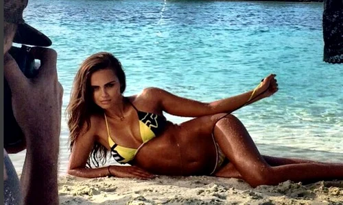 iubita justin bieber png