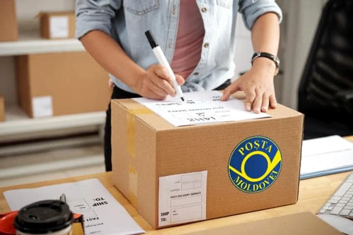 Tarifele pentru coletele trimise în România vor scădea. FOTO: Facebook.com/ Poșta Moldovei