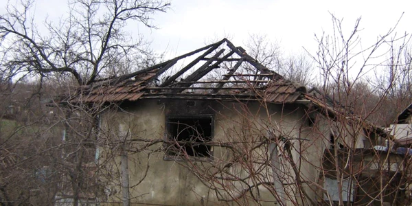 Casa a ars aproape în întregime 