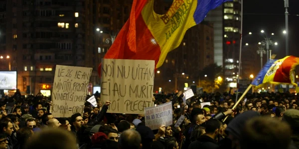 Imagini de la mitingul din Piaţa Universităţii pentru demisia lui Piedone FOTO David Muntean
