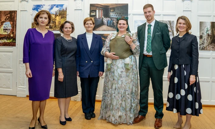 Elisabeta Karina de Roumanie cu bebelușul regal foto Alex Coman jpg