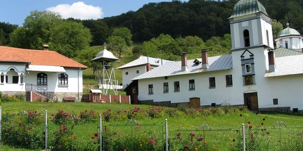 Biserica în care nu au voie femeile Manastirea Frăsinei FOTO infovacanta.md