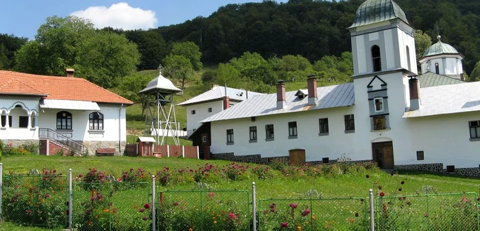 Indivizii au vandalizat biserica şi muzeul satului. FOTO Arhivă