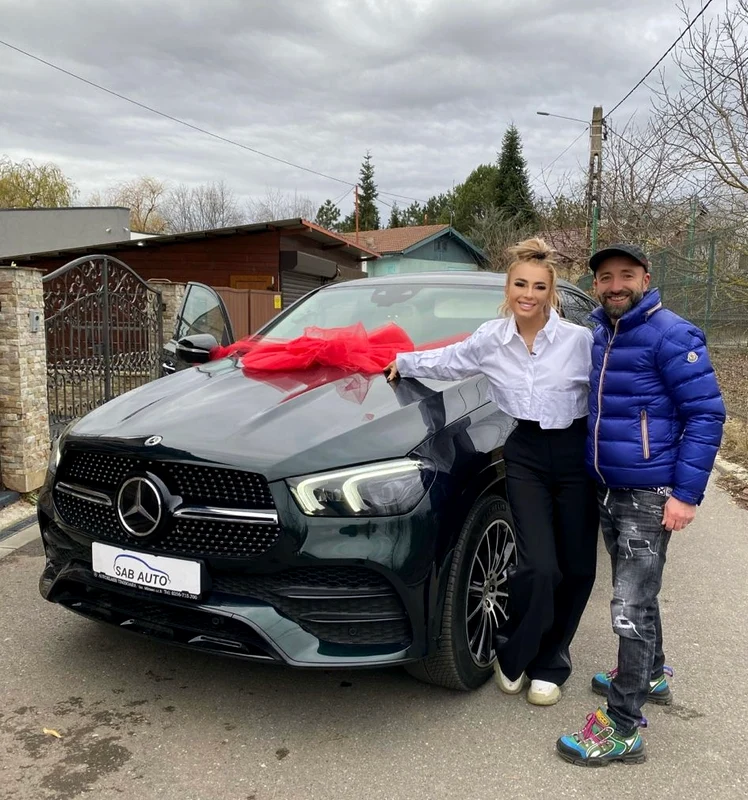 Anamaria Prodan i-a luat fiicei sale ultimul model de Mercedes foto arhiva personală 