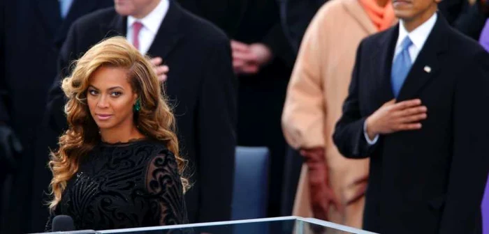 Beyoncé, pregătindu-se să cânte imnul naţional al Americii FOTO Reuters